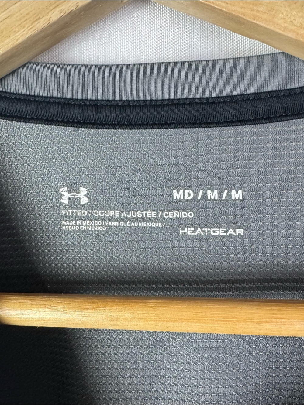 Under Armour Gray Heatgear Fitted Short Sleeve Athletic Top M - Picture 4 of 4